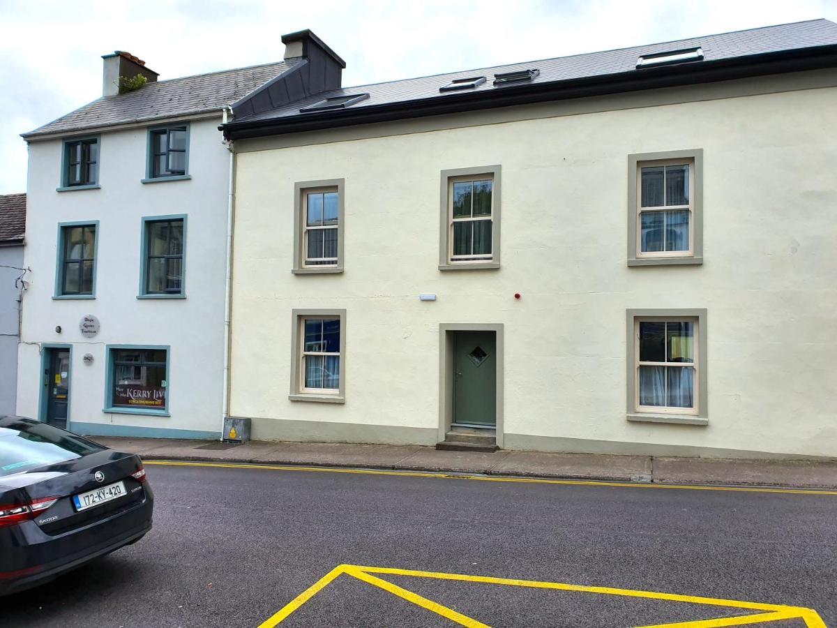 Dingle Garden Townhouse B&B 외부 사진 The former National School in 2019