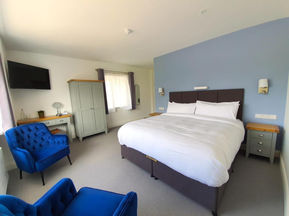 Dingle Garden Townhouse B&B 외부 사진 A bedroom at The Old Mill