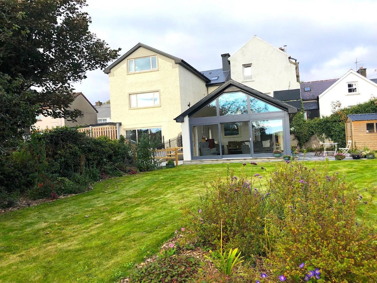 Dingle Garden Townhouse B&B 외부 사진 The house of the artist in 2019