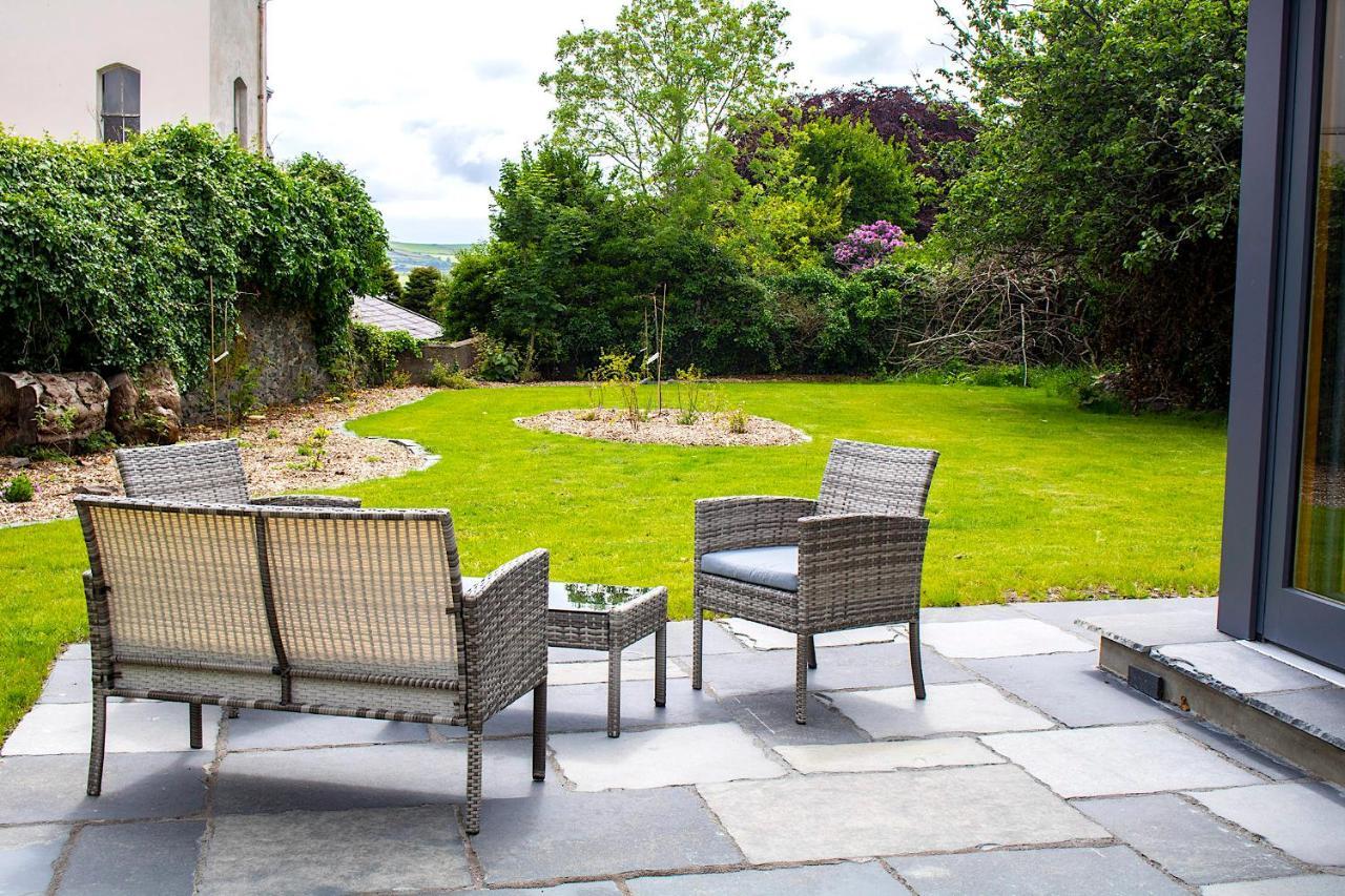 Dingle Garden Townhouse B&B 외부 사진 The garden of the house