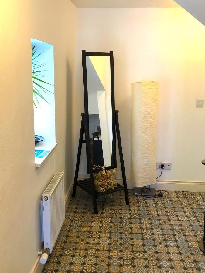Dingle Garden Townhouse B&B 외부 사진 A floor standing mirror