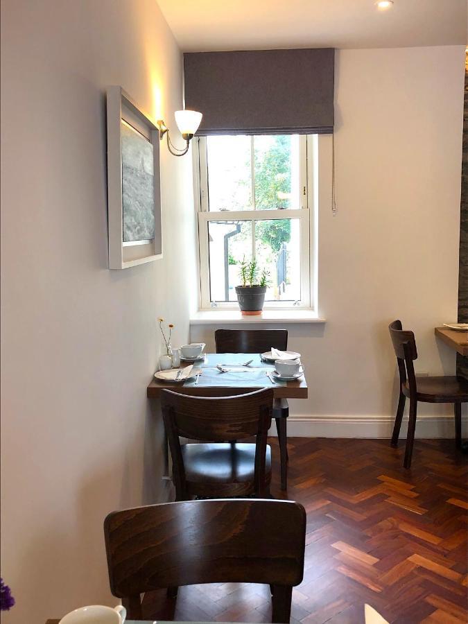 Dingle Garden Townhouse B&B 외부 사진 A table at the restaurant