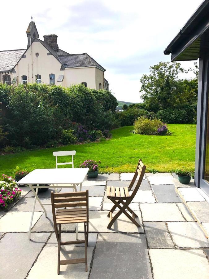 Dingle Garden Townhouse B&B 외부 사진 The garden of the former school house