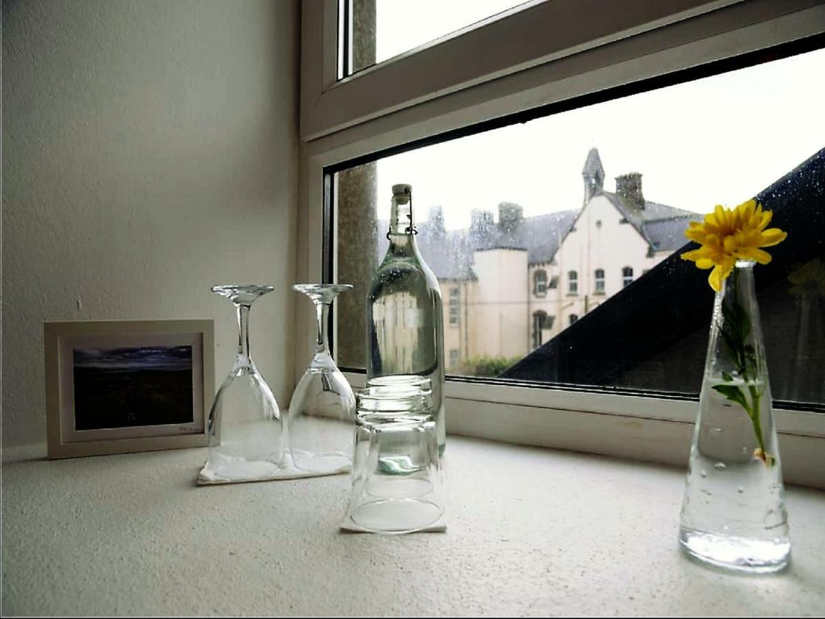 Dingle Garden Townhouse B&B 외부 사진 A windowsill