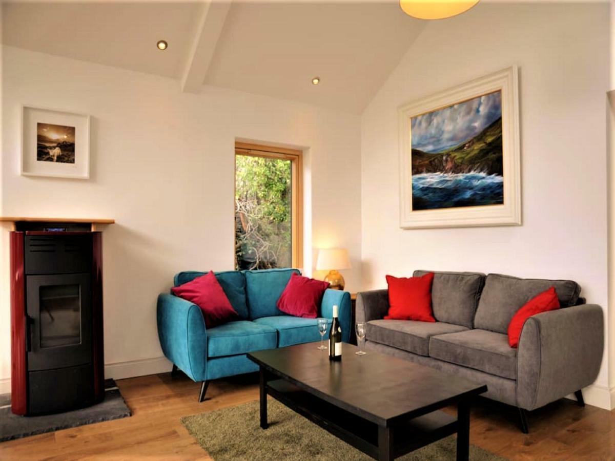 Dingle Garden Townhouse B&B 외부 사진 The interior of the cottage